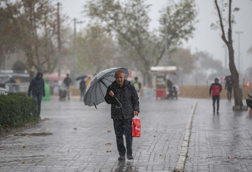 Meteoroloji'den birçok ilimiz için kritik uyarı! Sağanak, fırtına, toz aşınımı ve kar uyarısı yapıldı - Resim: 15