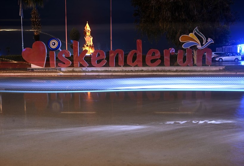 İskenderun'da deniz seviyesi yükseldi, caddeler su altına kaldı - Resim: 1