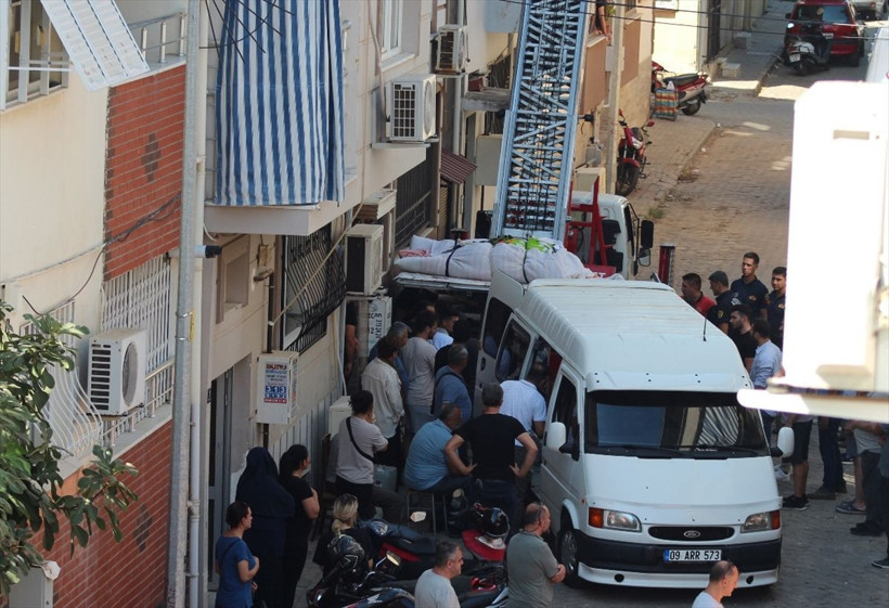 Mide küçültme ameliyatı olmuştu! Nazilli'de 310 kiloluk Barış Yıldırım'ın cenazesi evinden asansörle çıkarıldı - Resim: 11