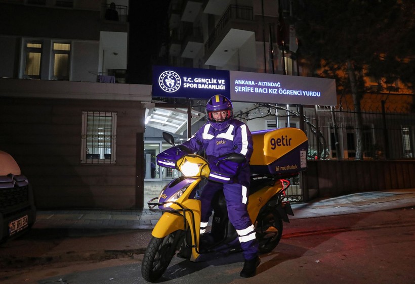 Sanayi ve Teknoloji Bakanı Mustafa Varank, yeni yıla girerken motokurye oldu sipariş götürdü - Resim: 3