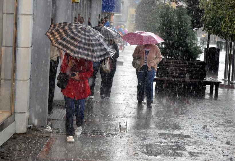 'Çok ciddi' yağışlar bekleniyor! Meteoroloji Genel Müdürlüğü o illeri sarı ve turuncu kodla uyardı - Resim: 1