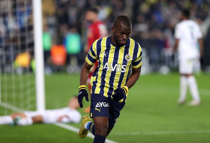 Fenerbahçe'de Enner Valencia Kasımpaşa maçında yıldızlaştı! "Maçtan önce eşimle 4 gol atamadığımı konuşmuştuk" - Resim: 4