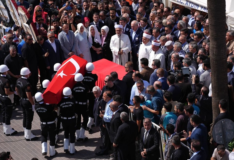 İsrail askerlerince öldürülen Ayşenur Ezgi Eygi, son yolculuğuna uğurlandı - Resim: 5