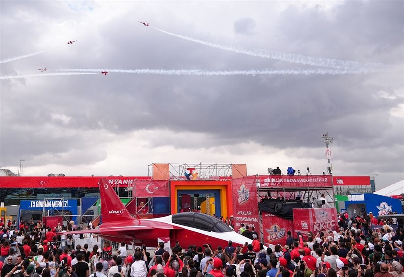 TEKNOFEST KKTC'de Türk Yıldızları'ndan gösteri uçuşu - Resim: 4
