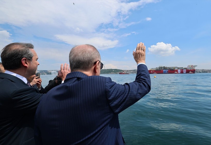 Osman Gazi fethin yıl dönümünde İstanbul Boğazı'nda - Resim: 2