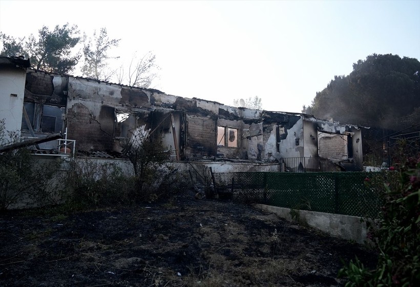 İzmir'de orman yangını felaketi! Tahliye edilen evler alev alev yandı, hasarın boyutu gün ağarınca gözler önüne serildi - Resim: 25