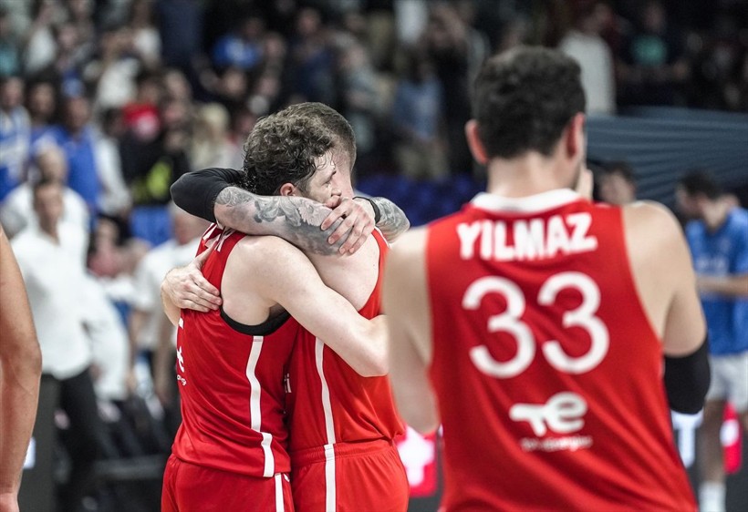 Türkiye, Yunanistan'ı 94-68 yendi! 12 Dev Adam 24 yıl sonra finalde - Resim: 16