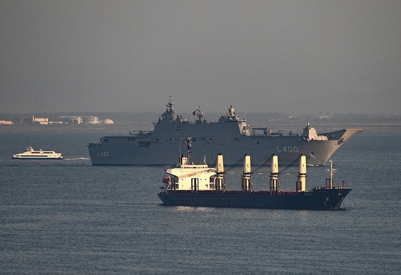 İstanbul'da kilometrelerce ziyaret kuyruğu oluşturan TCG Anadolu, İzmir Alsancak Limanı'na geldi - Resim: 12
