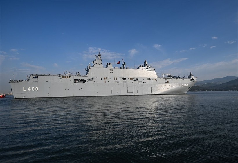 İstanbul'da kilometrelerce ziyaret kuyruğu oluşturan TCG Anadolu, İzmir Alsancak Limanı'na geldi - Resim: 23