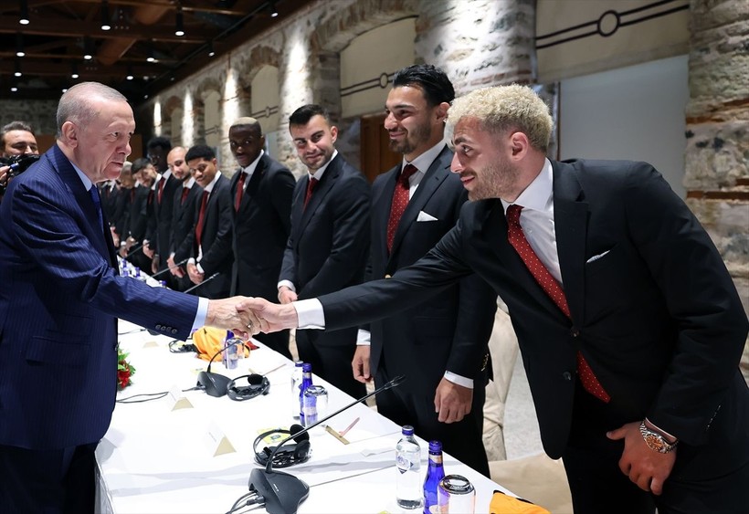 Cumhurbaşkanı Erdoğan Galatasaray'ı kabul etti! Osimhen, Barış Alper Yılmaz, Muslera... Formalarını hediye ettiler - Resim: 16