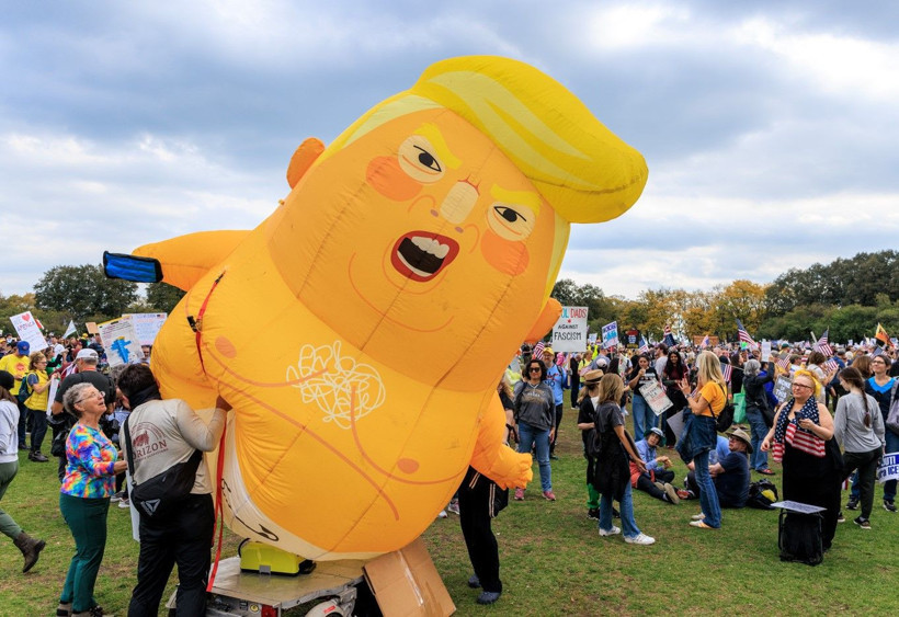 New York'ta on binlerce kişi "Krallara Hayır" protestolarında Trump yönetimini eleştirdi - Resim: 30
