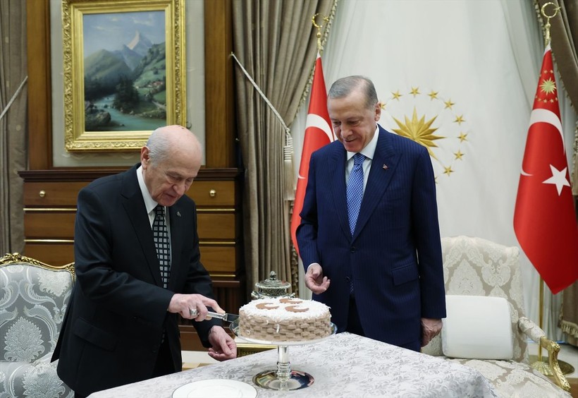 Recep Tayyip Erdoğan ile Devlet Bahçeli arasında güldüren diyalog: Ne kadar daha gençleştik? 75 olduk efendim - Resim: 6