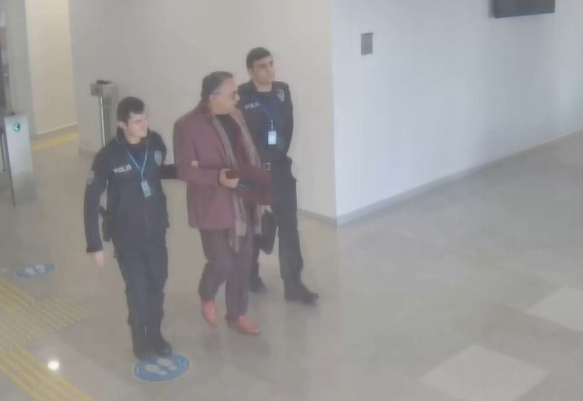 Modacı Barbaros Şansal, İstanbul'da "devletin askeri ve emniyet teşkilatını alenen aşağılama" suçundan gözaltına alındı - Resim: 8