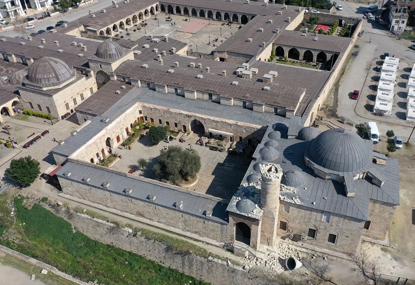 Hatay Dörtyol'daki Mimar Sinan eseri Sokullu Mehmet Paşa Külliyesi dimdik ayakta! Depremzedelere sıcak yuva oldu - Resim: 11