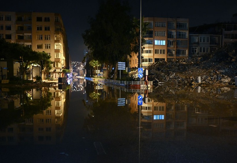 İskenderun'da deniz seviyesi yükseldi, caddeler su altına kaldı - Resim: 3
