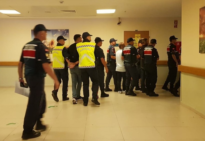 Terkinler çetesi hesap verecek! Adliyeye getirilen üyeler tepkili! Önce ayakkabısını fırlattı, sonra 'Reklam yaptınız bizi' dedi - Resim: 4