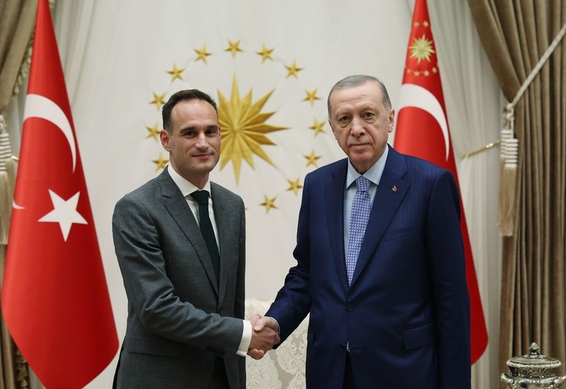 Cumhurbaşkanı Erdoğan Slovenya Büyükelçisi Rencelj'in çocuklarının elini öptü - Resim: 15