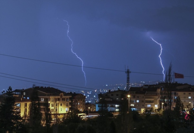 Ankara’da sağanak yağış hayatı olumsuz etkiledi - Resim: 27