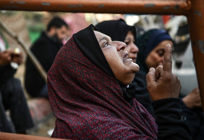 İsrail Gazze'ye saldırmaya devam ediyor! Ölen kişilerin cenaze namazı kılındı - Resim: 8