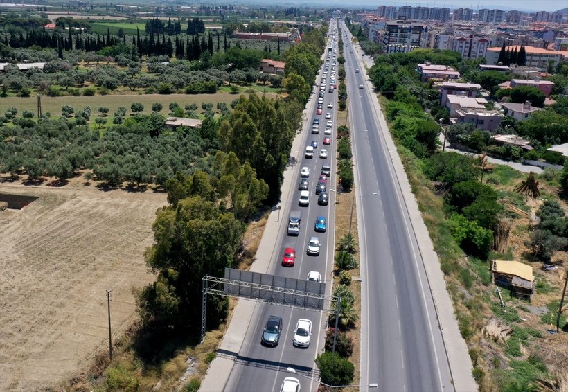 Kurban Bayramı tatili sona erdi! Tatilcilerin dönüşü uzun kuyruklar oluşturdu - Resim: 9