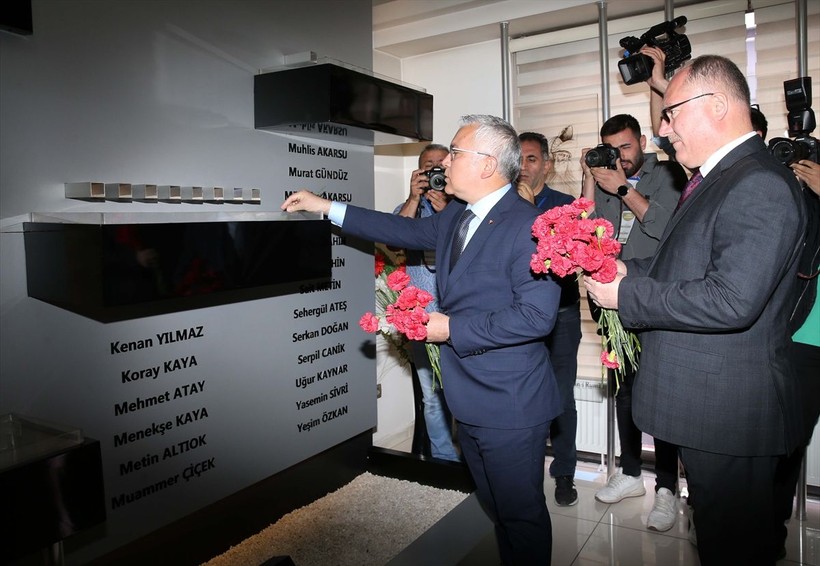 2 Temmuz 1993 tarihinde Sivas Madımak Otel'de yaşanan arbedede hayatını kaybedenler anıldı - Resim: 2
