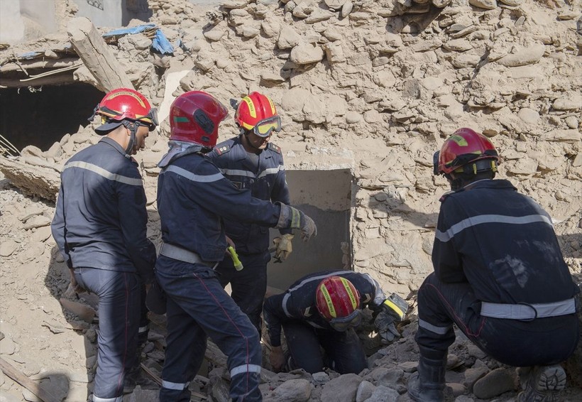 Fas'ı enkaza çeviren deprem! Göbek bağı kopmamış yenidoğan toprak altından çıkarıldı - Resim: 57