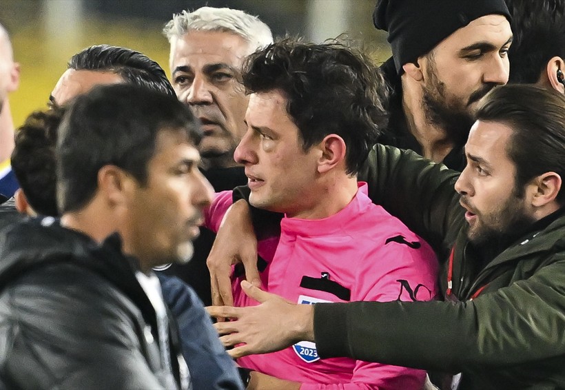 MHP Genel Başkanı Devlet Bahçeli hakem Halil Umut Meler'e yapılan saldırıyı kınadı! Türk sporunun birkaç provokatöre teslim olmamasını yürekten ümit ediyorum - Resim : 5