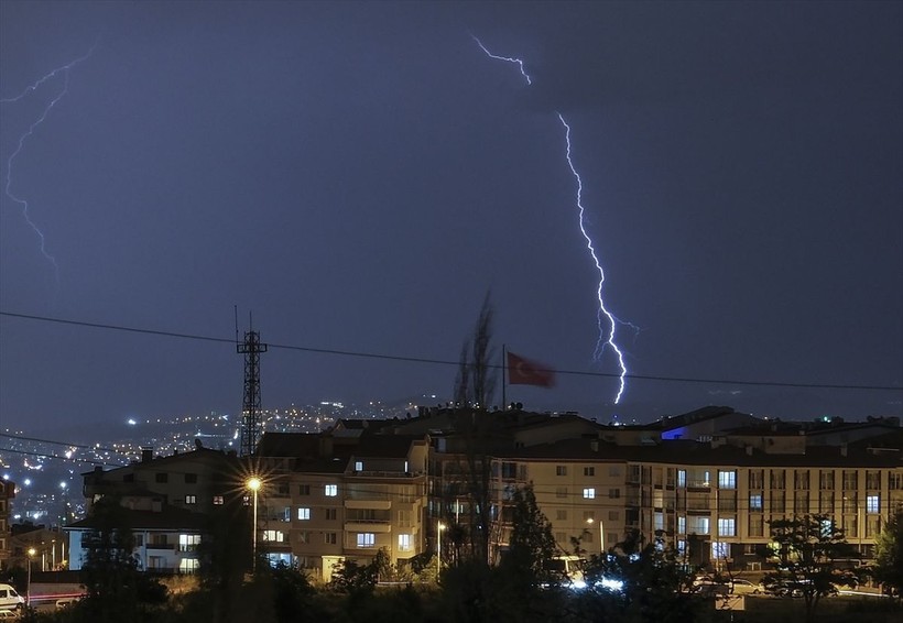Ankara’da sağanak yağış hayatı olumsuz etkiledi - Resim: 26