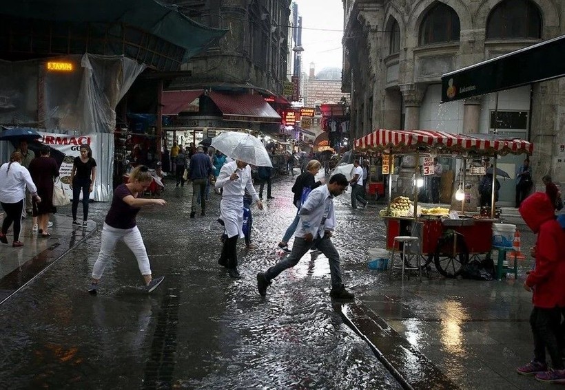 Meteoroloji İstanbul için gün verdi! Beklenen sağanak geliyor! İşte gün gün hava durumu - Resim: 10