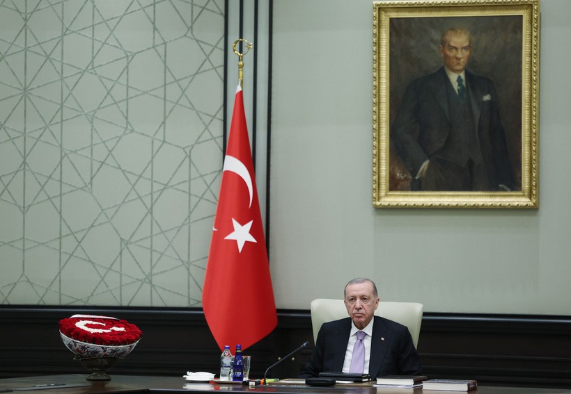 Devlet Bahçeli'den Kabine'ye çiçek jesti - Resim : 2