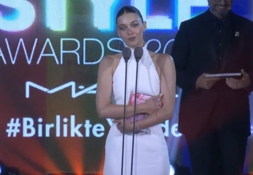 Afra Saraçoğlu'na gelen Mert Ramazan Demir sorusu ortalığı karıştırdı! Sosyal medya ayağa kalktı! Mert Ramazan Demir'e destek yağdı - Resim: 1