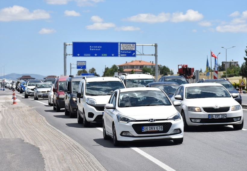 Kurban Bayramı tatili sona erdi! Tatilcilerin dönüşü uzun kuyruklar oluşturdu - Resim: 3