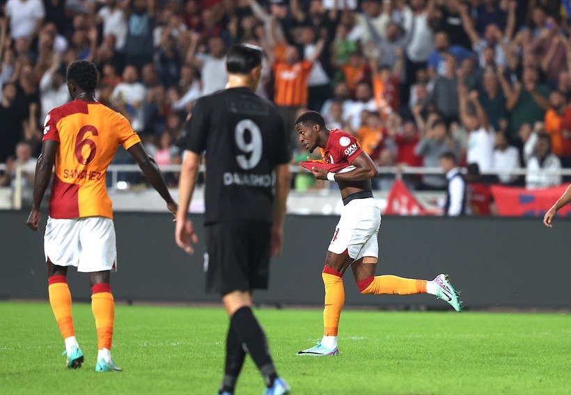 Ligde namağlup takım kalmadı: Galatasaray, Mersin'de ilk yenilgisini aldı - Resim : 5