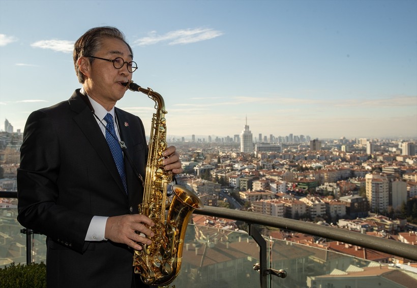 Güney Kore Büyükelçisi Lee Won-Ik Türkiye'den "Memleketim" şarkısıyla ayrıldı - Resim : 4