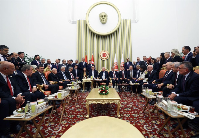 Cumhurbaşkanı Erdoğan, TBMM'de parti lideriyle buluştu - Resim: 1