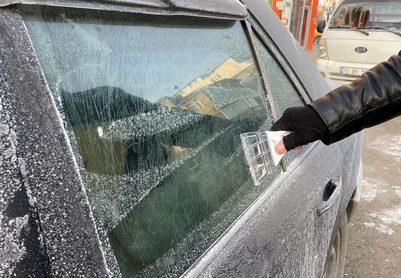 Ardahan'da etkili olan soğuk hava nedeniyle hayat buz tuttu - Resim: 3
