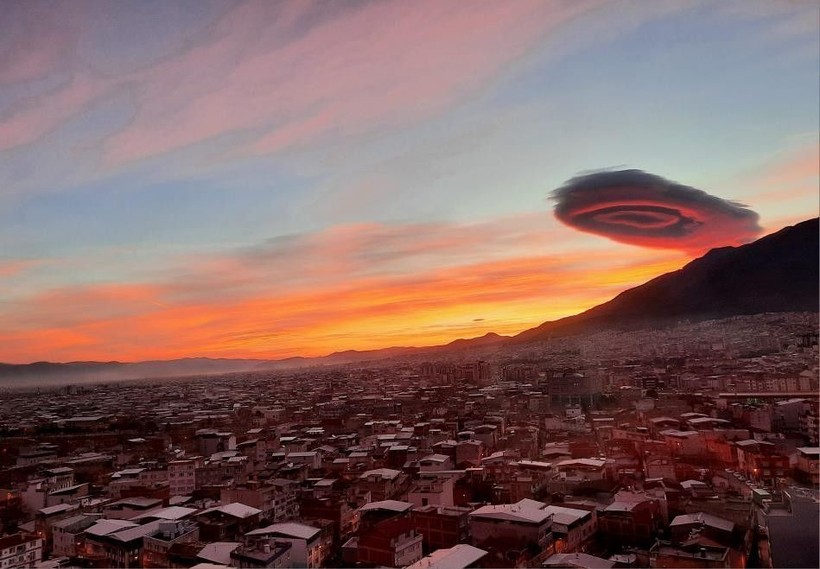 Bursa'da merceksi bulut görüldü! Dünyada gündem oldu: UFO'ya benziyor - Resim: 4