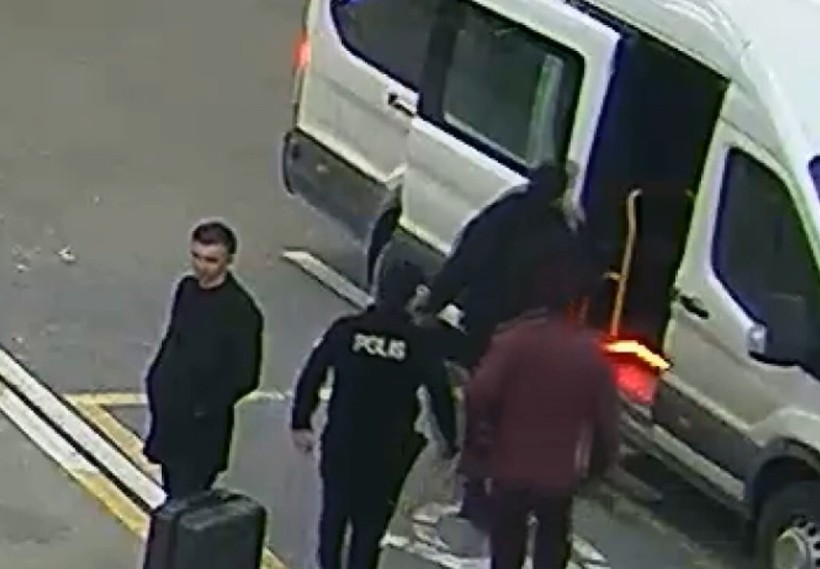 Modacı Barbaros Şansal, İstanbul'da "devletin askeri ve emniyet teşkilatını alenen aşağılama" suçundan gözaltına alındı - Resim: 4