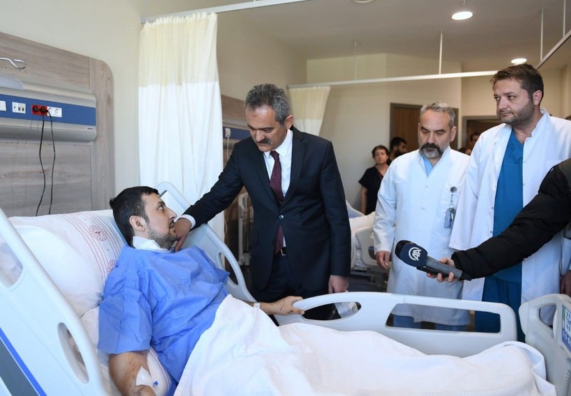 Okullar ne zaman açılacak? Deprem bölgesindeki öğretmenlerin nakil süreci ne zaman başlayacak? Milli Eğitim Bakanı Mahmut Özer'den açıklamalar - Resim: 3