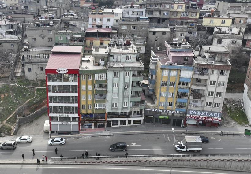 Kahramanmaraş depreminde hiç hasar almayan bir avize dükkanı şaşkınlık yarattı - Resim: 2