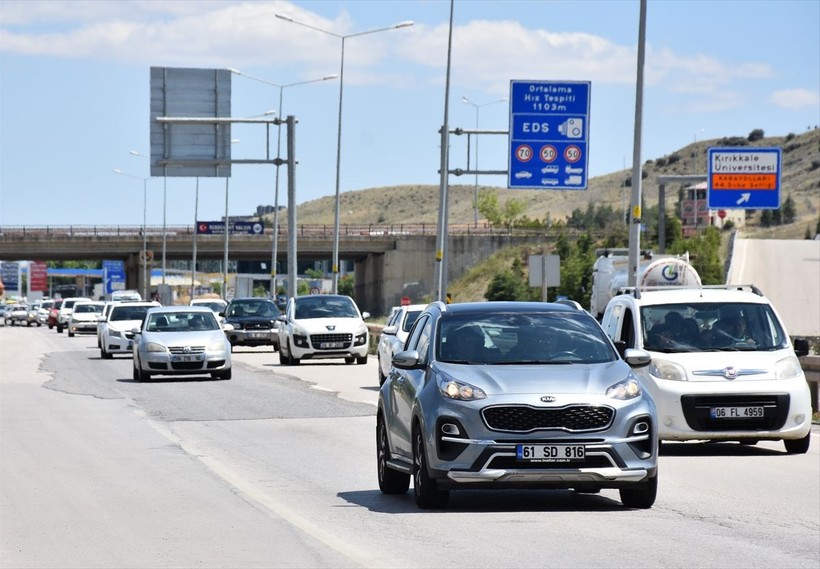 Kurban Bayramı tatili sona erdi! Tatilcilerin dönüşü uzun kuyruklar oluşturdu - Resim: 6
