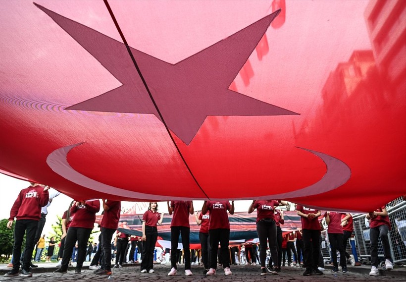 Türkiye iliklerine kadar Cumhuriyet'i kutluyor! Nereye baksan kırmızı-beyaz! 🤍❤️Meydanlarda 7'den 70'e 100. yıl coşkusu - Resim: 361