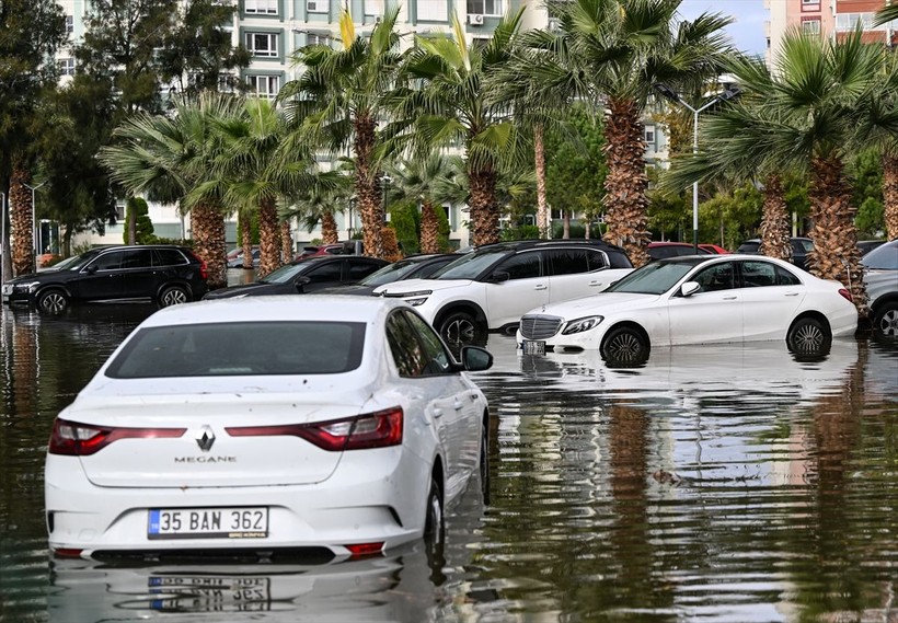 İzmir'de yollar göle dönerken Tunç Soyer Avrupa'ya gitti! Altyapı problemlerinden bırak İzmirli yönetime isyan ederken Soyer: İklim krizi... - Resim: 25