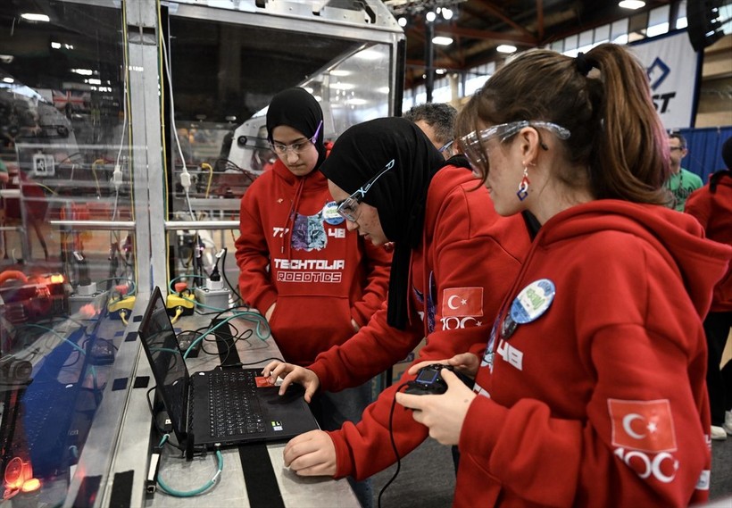 ABD'deki robot yarışmasında, tamamı kız öğrencilerden oluşan Türk takımı hünerlerini sergiledi - Resim: 11