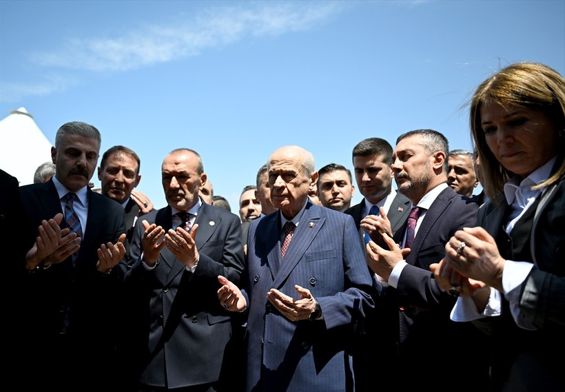 Devlet Bahçeli Ülkücü Şehitler Anıtı'nı ziyaretinde konuştu: Her şeyin bir vakti var - Resim : 2