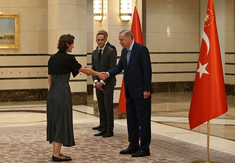 Cumhurbaşkanı Erdoğan Slovenya Büyükelçisi Rencelj'in çocuklarının elini öptü - Resim: 7