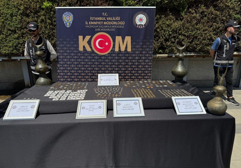 Sultan Abdülhamid, 3'üncü Selim... Padişah fermanlarının da olduğu 3 bine yakın tarihi eser yakalandı - Resim: 5