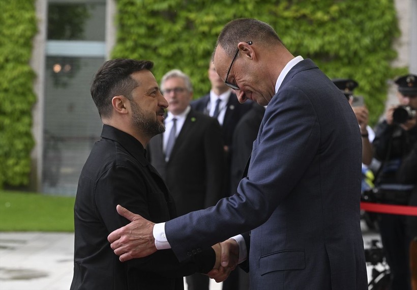 Zelenski aylar sonra Almanya ziyaretinde takım giydi - Resim: 5