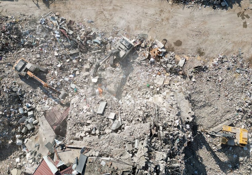 Kahramanmaraş merkezli depremlerden etkilenen Hatay'daki yıkımın altından ihmal çıktı: Kağıt üstü denetimler binlerce cana mal oldu - Resim: 8