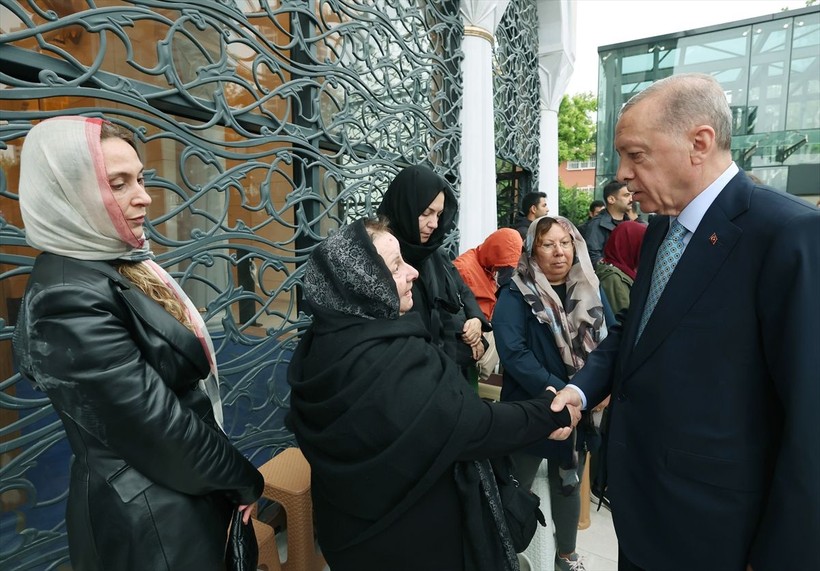 Gazeteci Engin Ardıç son yolculuğuna uğurlandı! - Resim: 3